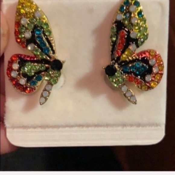 Last pair! 🦋 rhinestone stud earrings - Picture 4 of 4